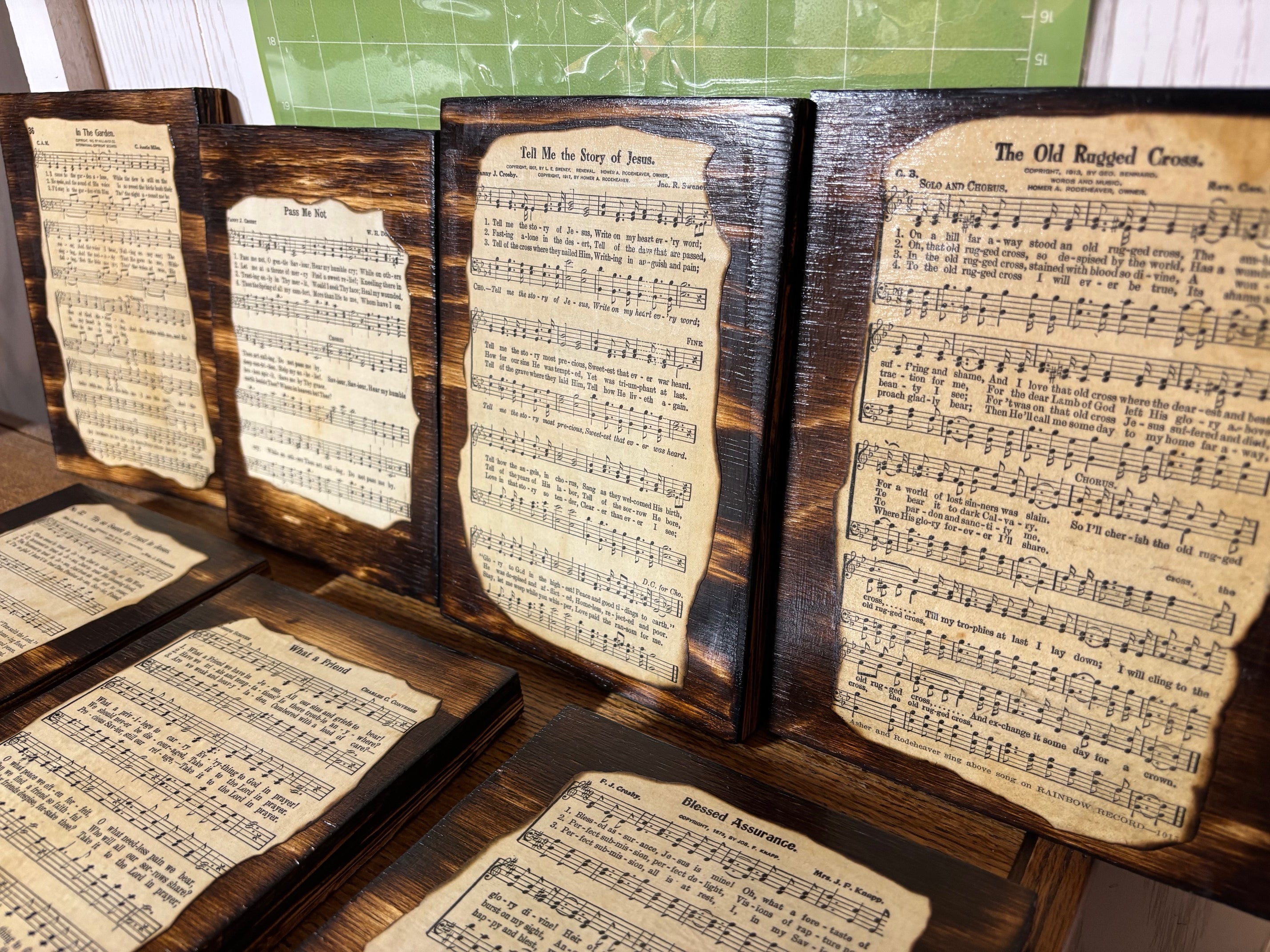 Hymn plaques